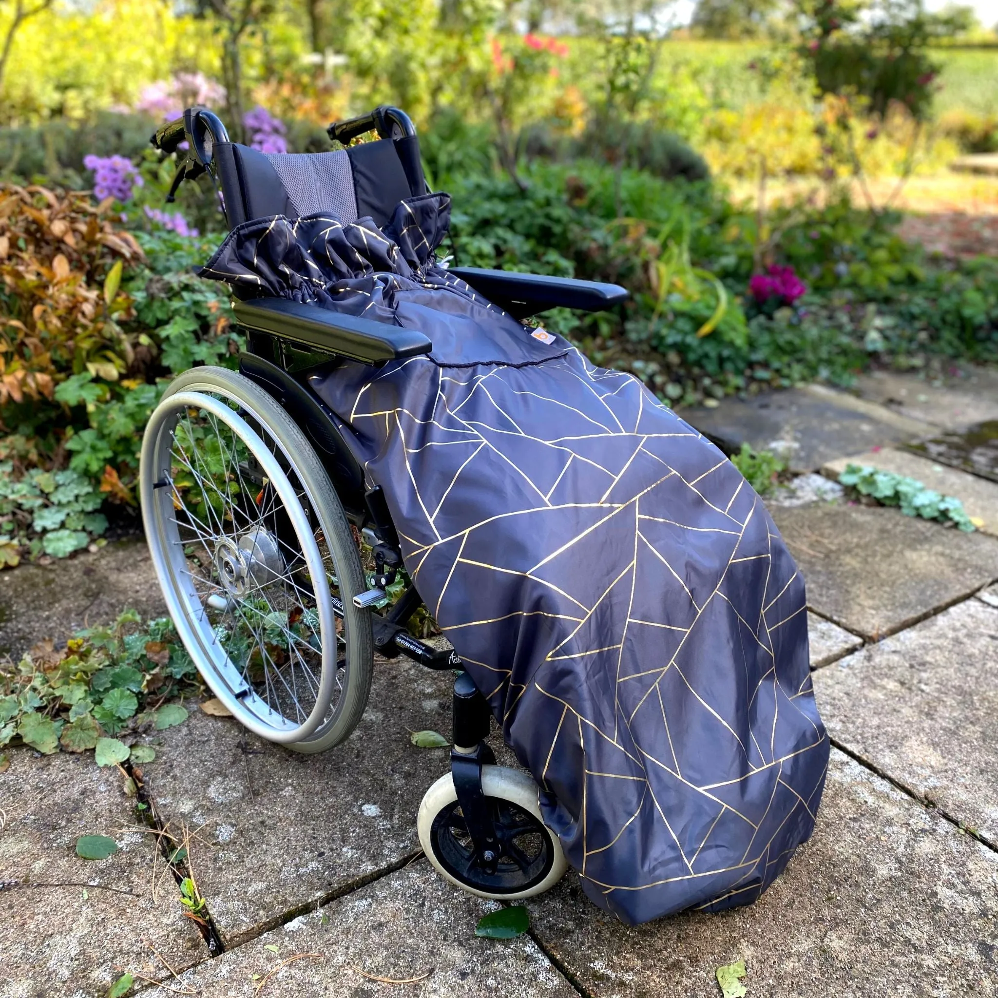 Adult fleece-lined wheelchair cosy - GOLD GEOMETRIC