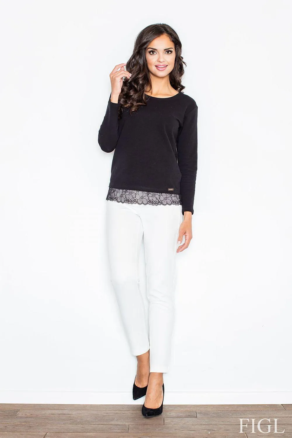 Chic Lace-Embellished Sweatshirt Blouse: A Stylish Staple